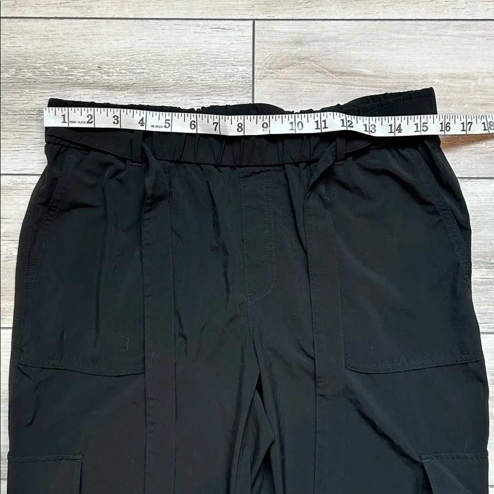 Banana Republic Tie Waist Cargo Jogger Pants in black size medium